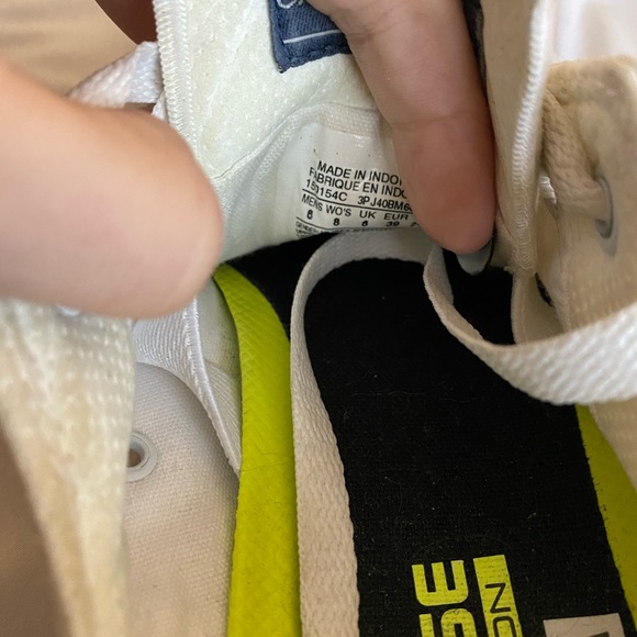 White Chuck Taylors size 8 - Picture 4 of 4